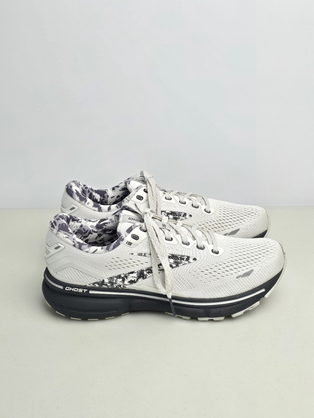 Brooks Ghost 15 Women's Size 7.5 Cushioned Running Shoes White/Ebony/Oyster - Picture 2 of 10